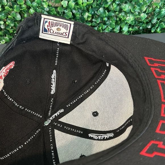 Mitchell & Ness Black Miami Heat SnapBack Hat with Red Logo & Heat under brim! - Picture 6 of 6